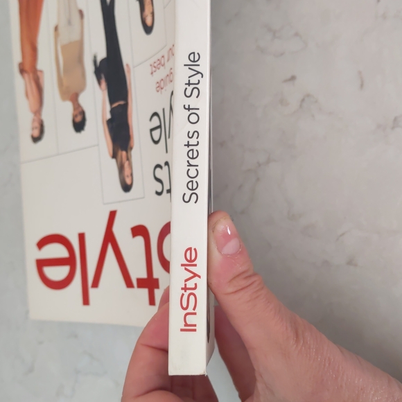 InStyle Secrets of Style Book Fashion Guide to Dressing Your Best 2003 - Picture 3 of 3